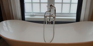 海尔空调清洗保养(海尔空调深度清洗与专业保养指南：保持凉爽，延长寿命)